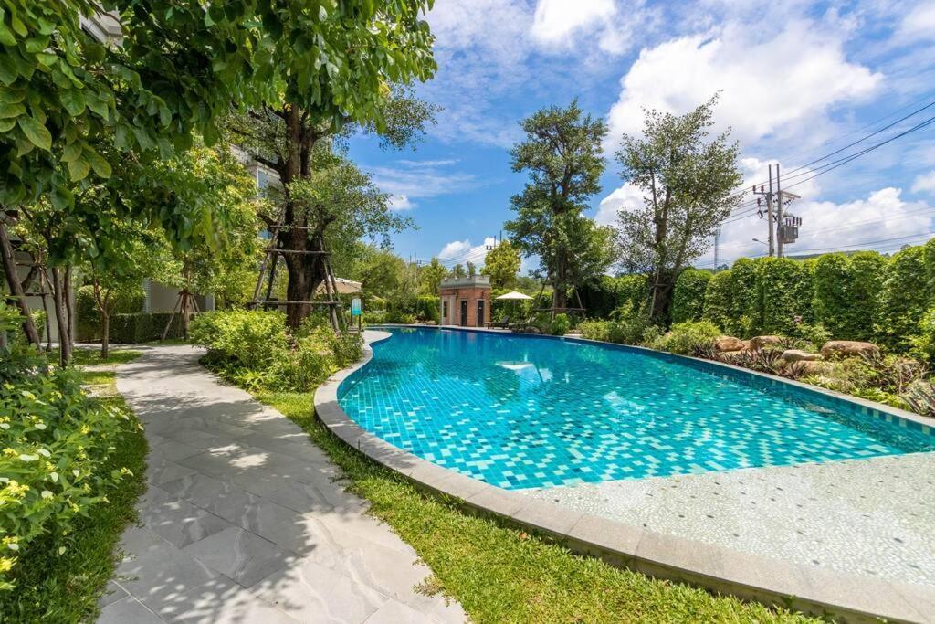 Title Naiyang Excellent Location With Pool View Apartment